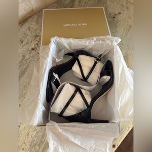New Michael Kors Glossy Black Strappy Heels..Size 7.5